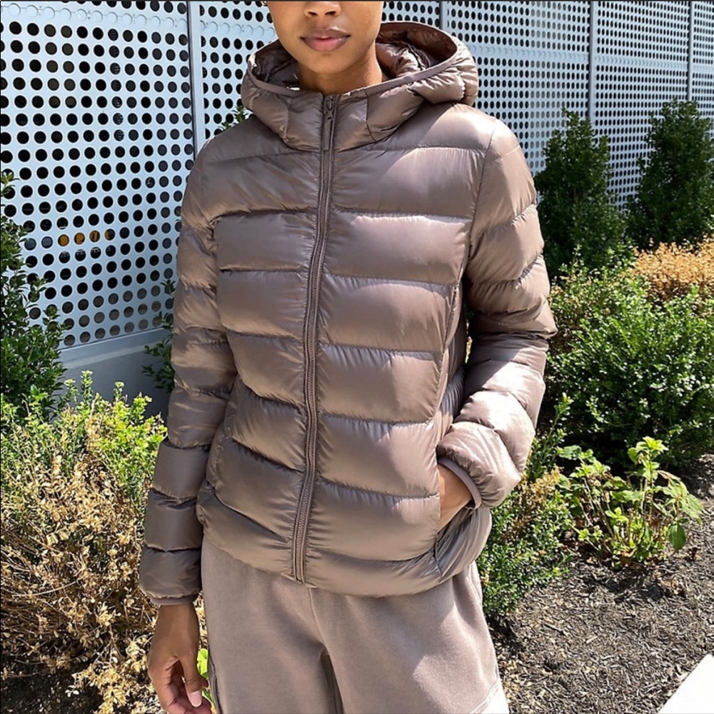 TNA THE LITTLE PUFF XS STONE TAUPE